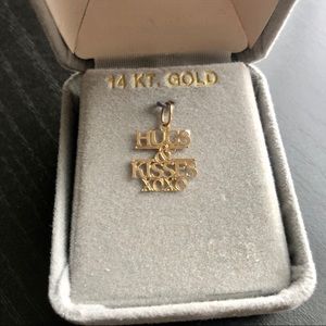 14K Hugs & Kisses yellow gold charm/pendant